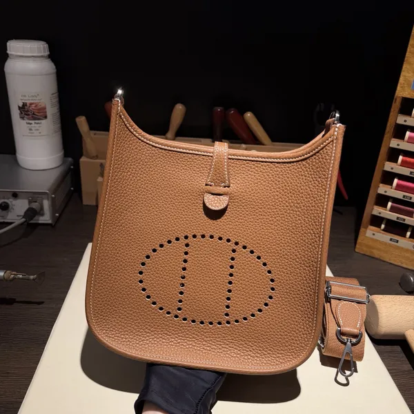 Evelyne Clemence Gold 37