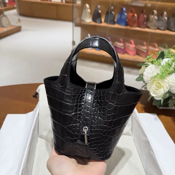 14 Alligator Black 89