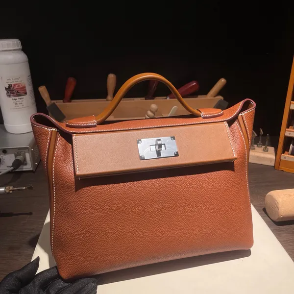 2424 Faubourg Barenia Gold 37