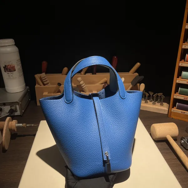 Clemence Blue Hydra T7