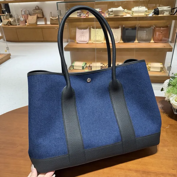 41 Ntogo Black with Blue